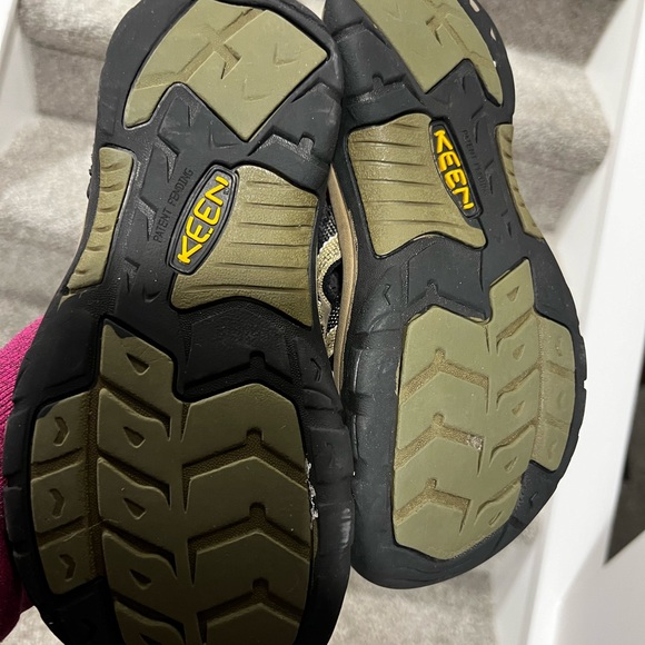 Boys Keen Sandals - black & tan - Picture 3 of 4